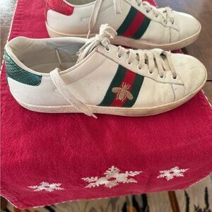 White Gucci Sneakers with classic Green and Red Stripe with gold bee
